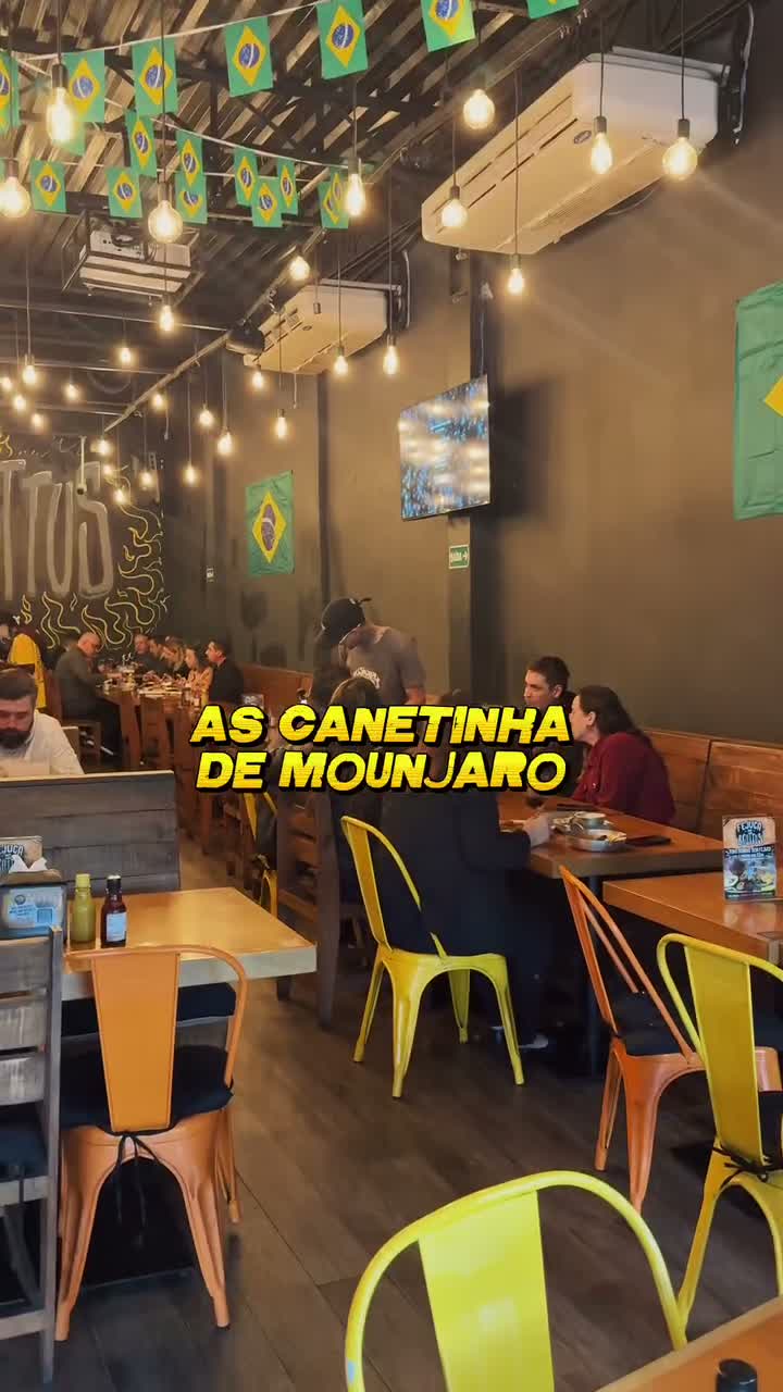 Frame 0s — salão vazio com texto meme
